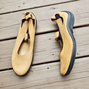 Arche LN Wheat Banana Tan Nubuck Leather Comfort Elastic Mary Jane Ballet Flats